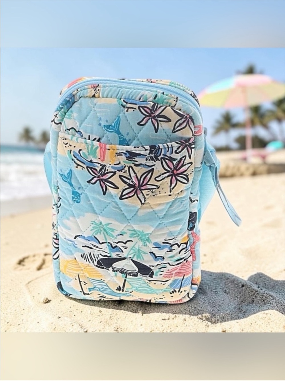 VERA BRADLEYS Easy RFID
Crossbody Bag in Beach Treasures
Blue/NWOT